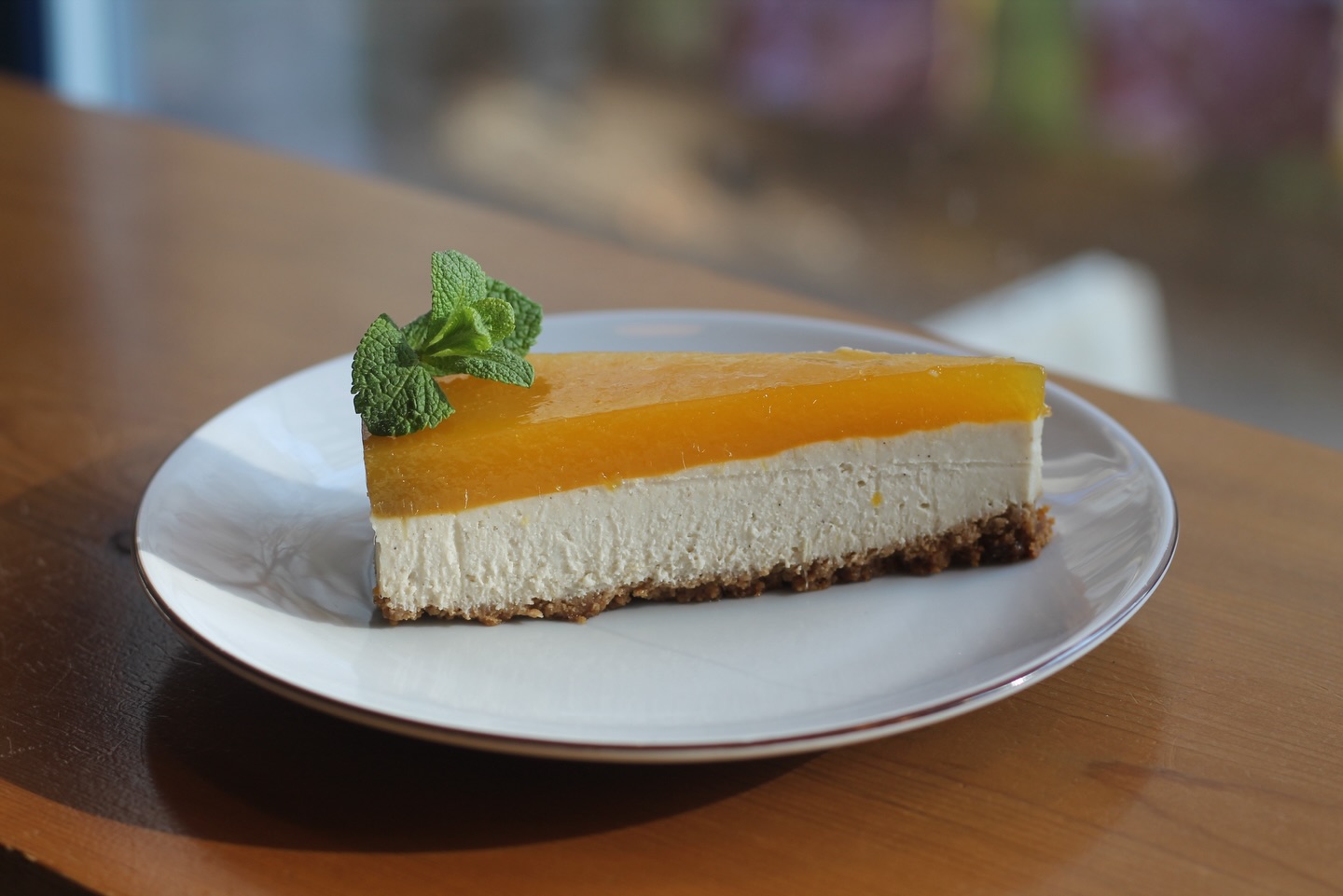 Mango cheesecake with mint